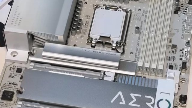 技嘉Z890小雕！高频内存、PCIe 5.0、雷电4全覆盖！以锋芒托举旗舰