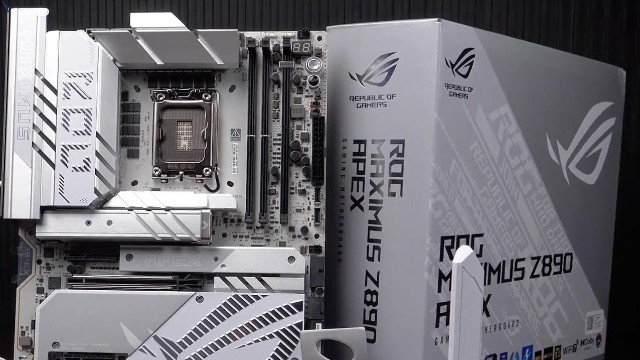 为什么是它？华硕ROG MAXIMUS Z890 APEX是如何走向超频神器的千锤百炼之路