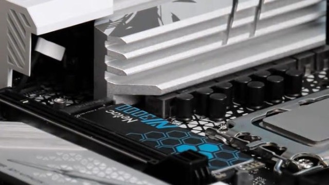 1TB高速不发热！这块朗科NV3000值不值得买？让速度不再灼手